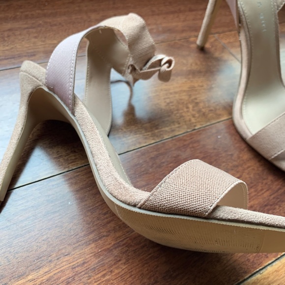 MADDEN GIRL Women's 4" Strappy Heel Suede New. Worn Once. Size 8 - Picture 2 of 11